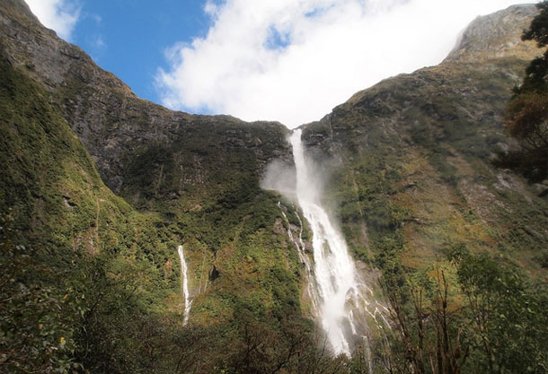 Sutherland Falls by chiropractical/ CC BY