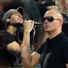 Enrique-&-Pitbull-th